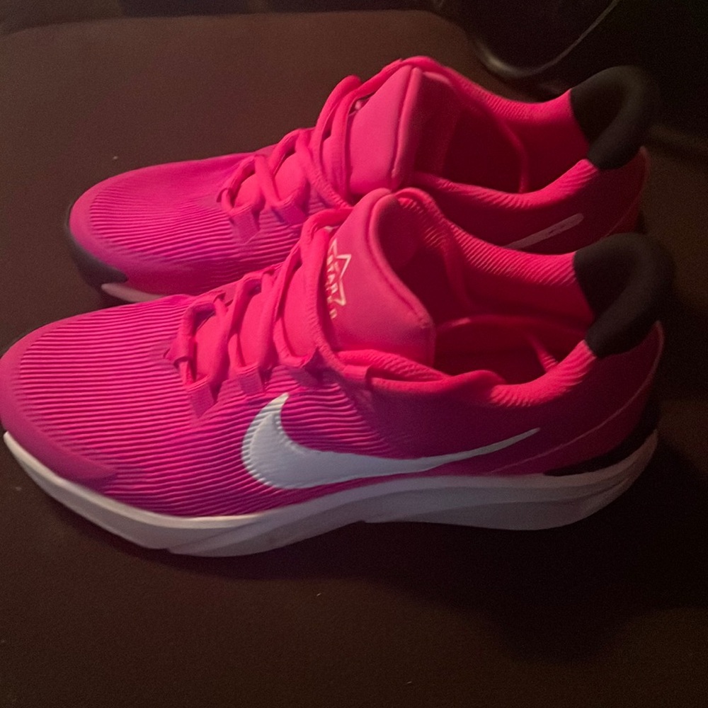 Nike Star Runner Sneakers - Youth Sz 5 NEW!!